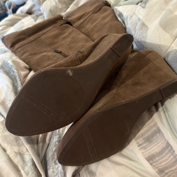 BCBGeneration Suede wedge boots faux fur 8.5 - Picture 4 of 4